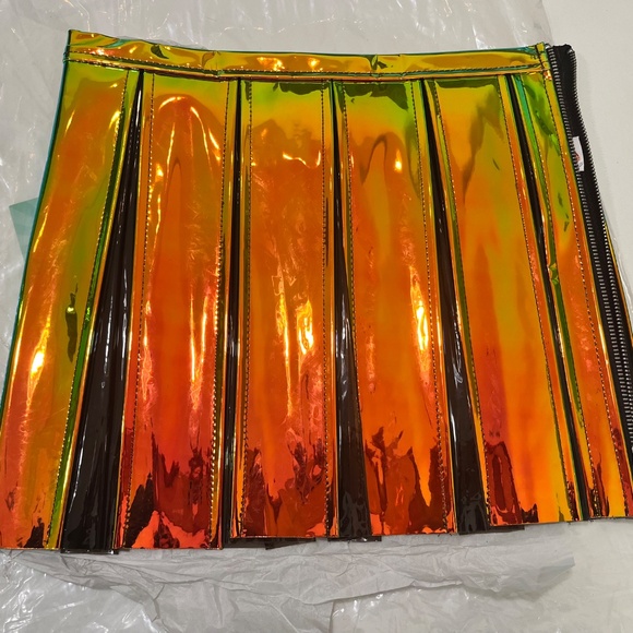 Electowave vinyl pleated skirt - Picture 5 of 5